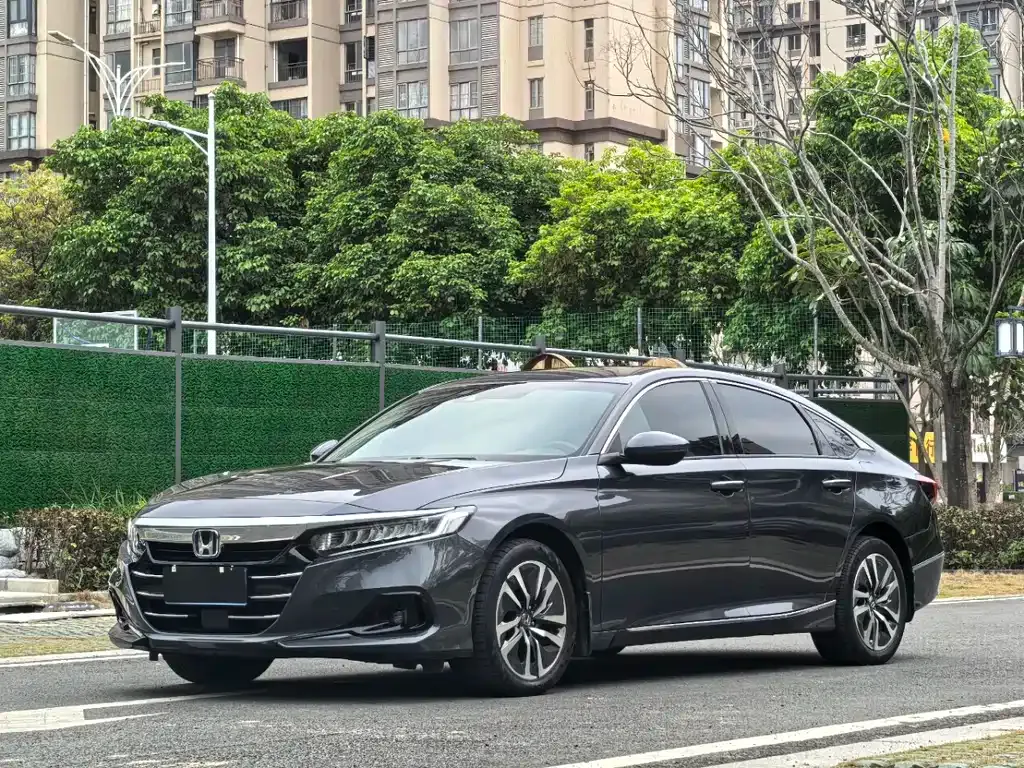 Honda Accord — фото 1