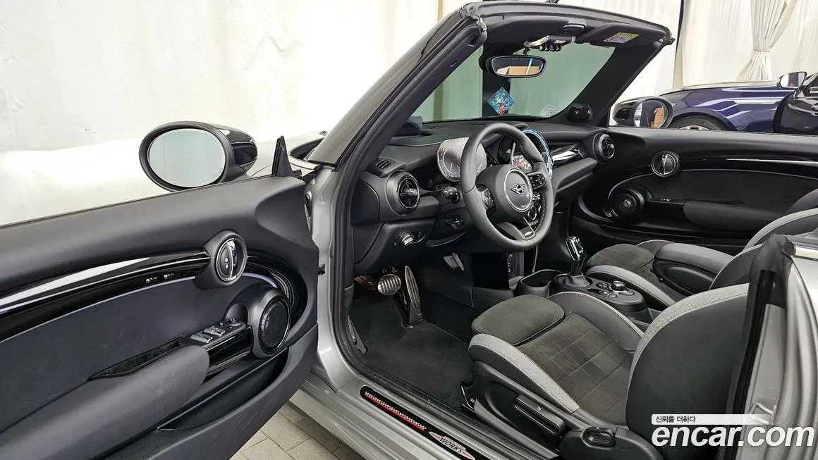 Mini Cooper Convertible 2024 из KR, фото 10