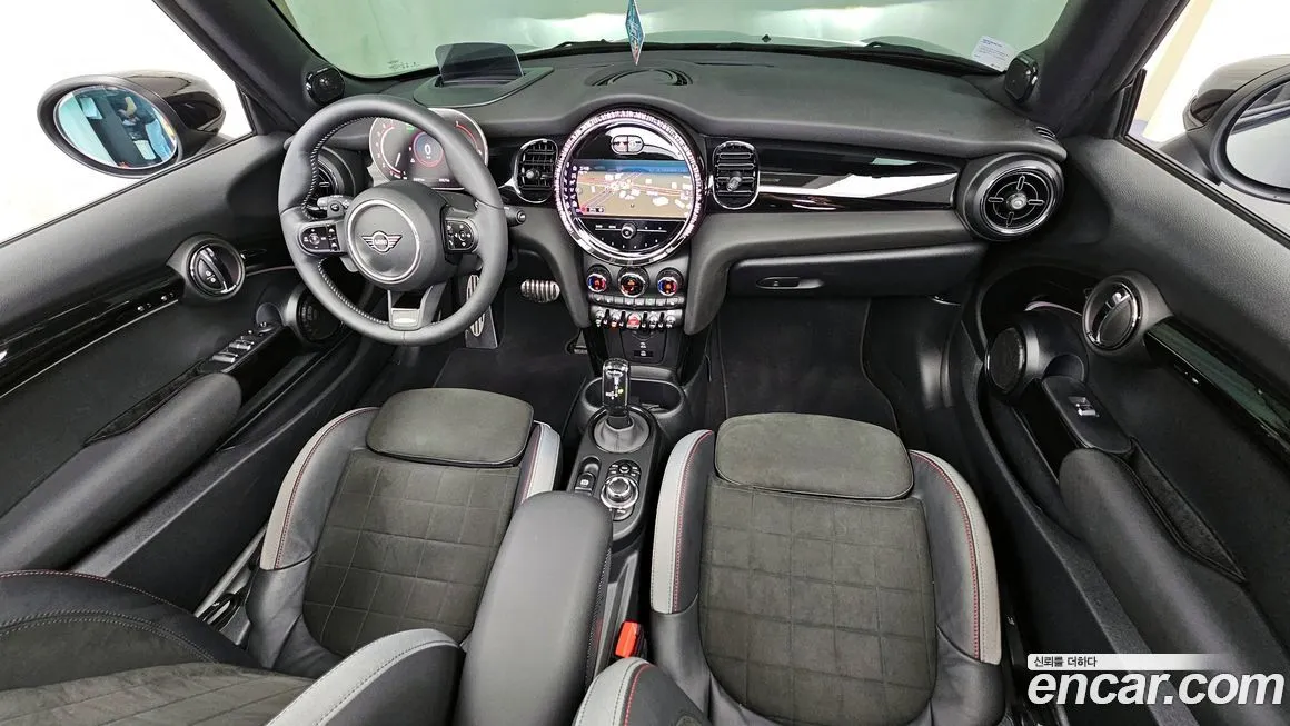 Mini Cooper Convertible 2024 из KR, фото 7