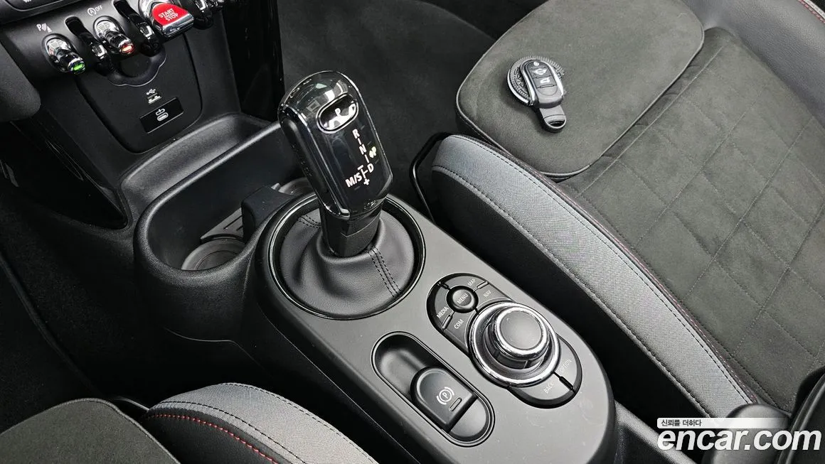 Mini Cooper Convertible 2024 из KR, фото 9