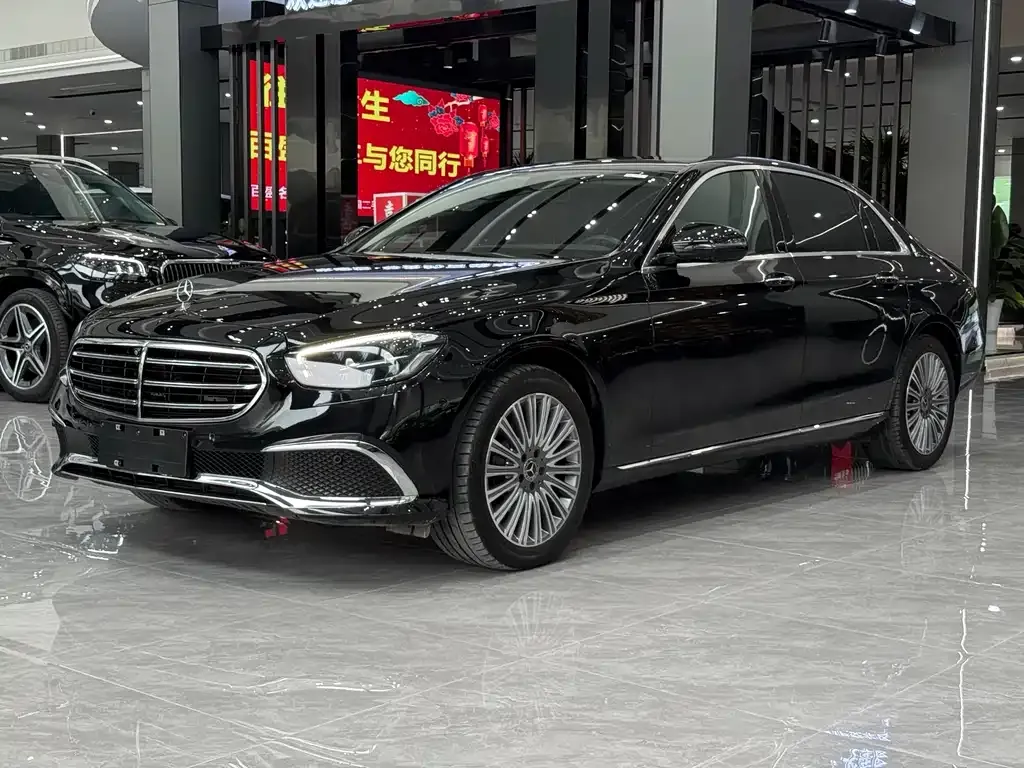 Mercedes-Benz E-Class — фото 1