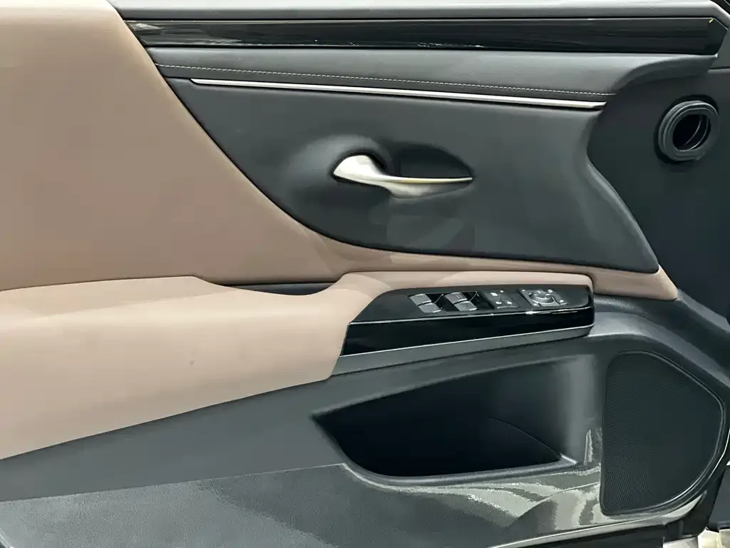 Lexus ES — фото 10
