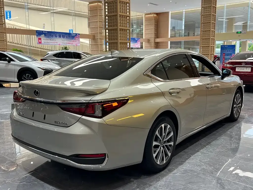 Lexus ES — фото 6