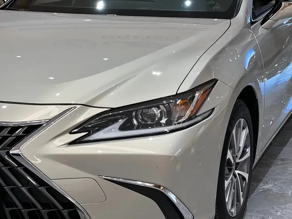 Lexus ES — фото 9