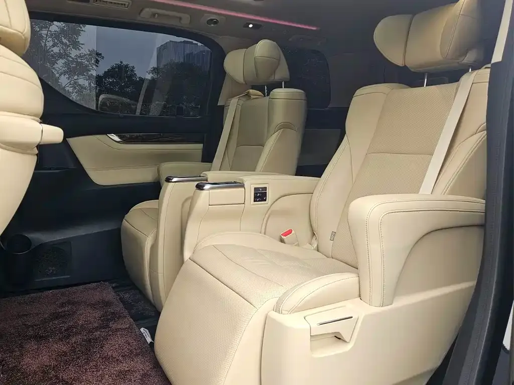 Toyota Alphard 2023 из CN, фото 8