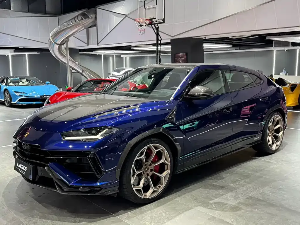 Lamborghini Urus — фото 1