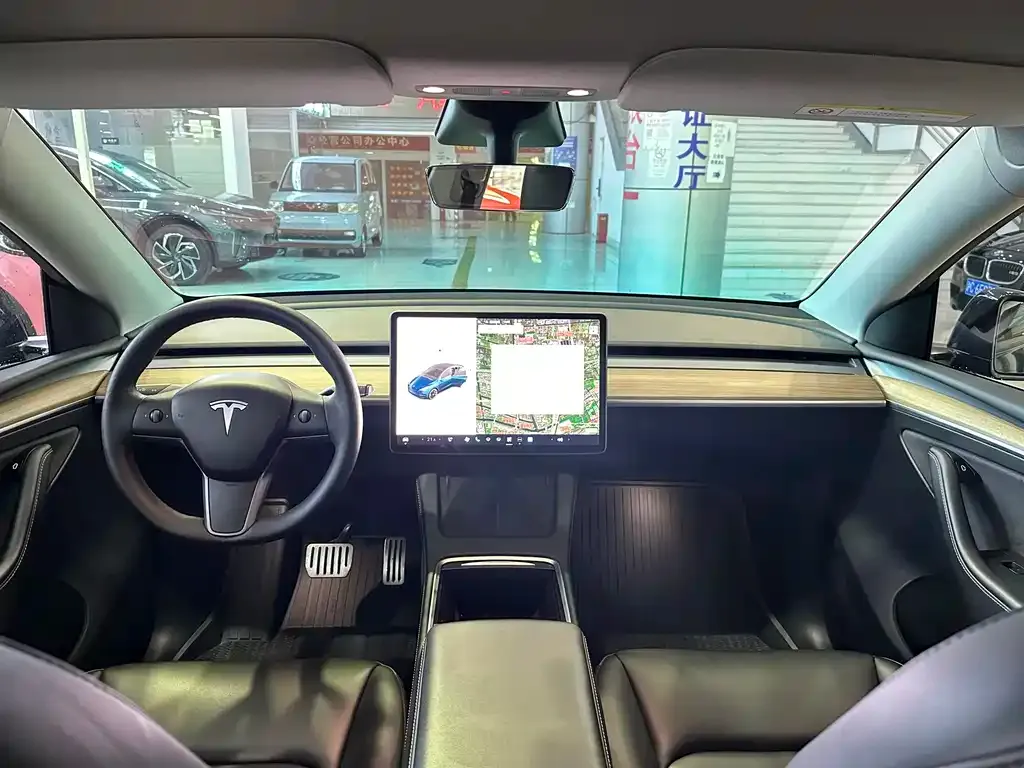 Tesla Model Y — фото 9