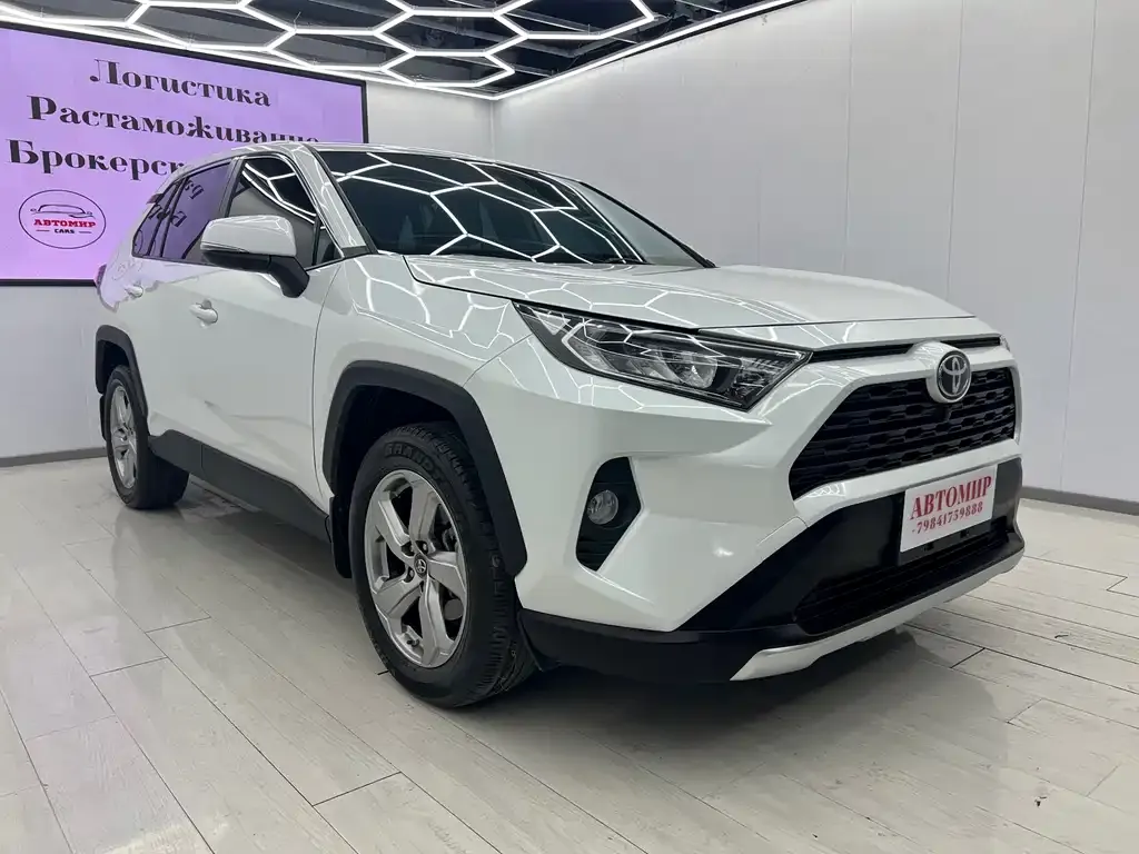 Toyota RAV4 — фото 3