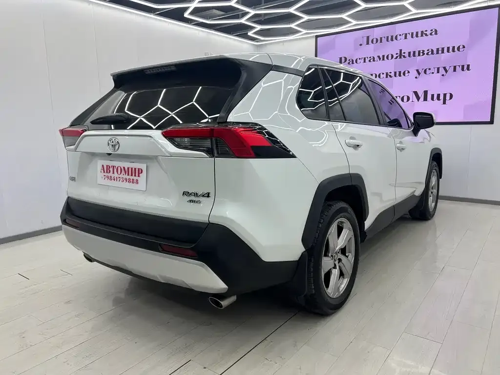 Toyota RAV4 — фото 9