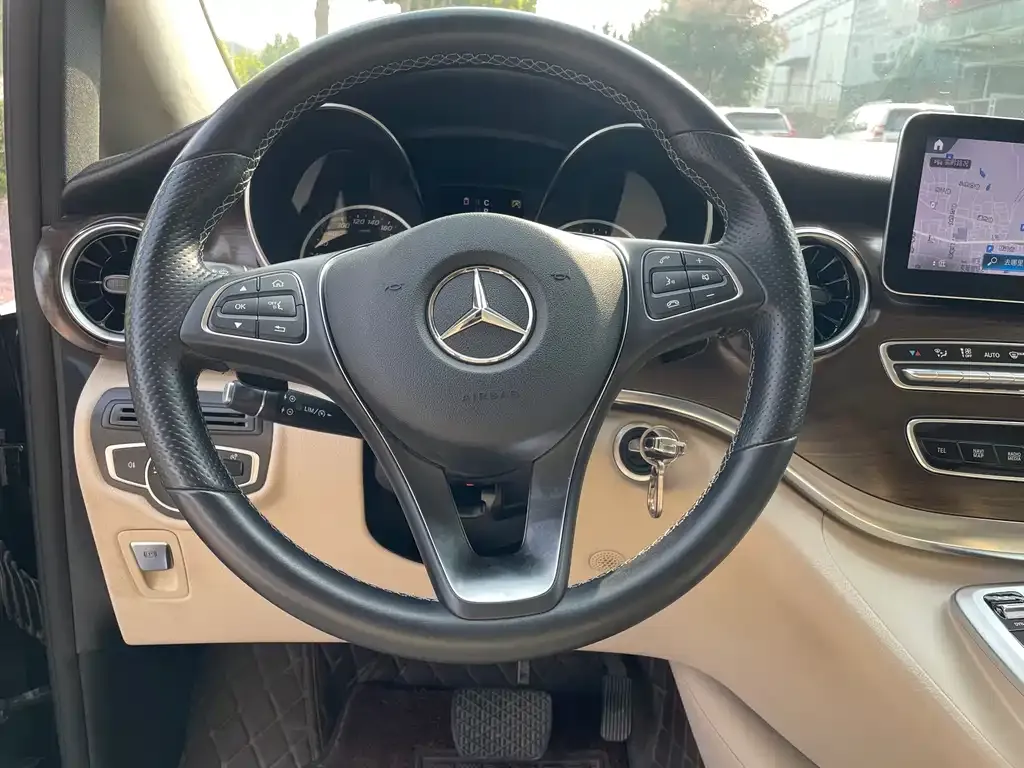 Mercedes-Benz V-Class — фото 10