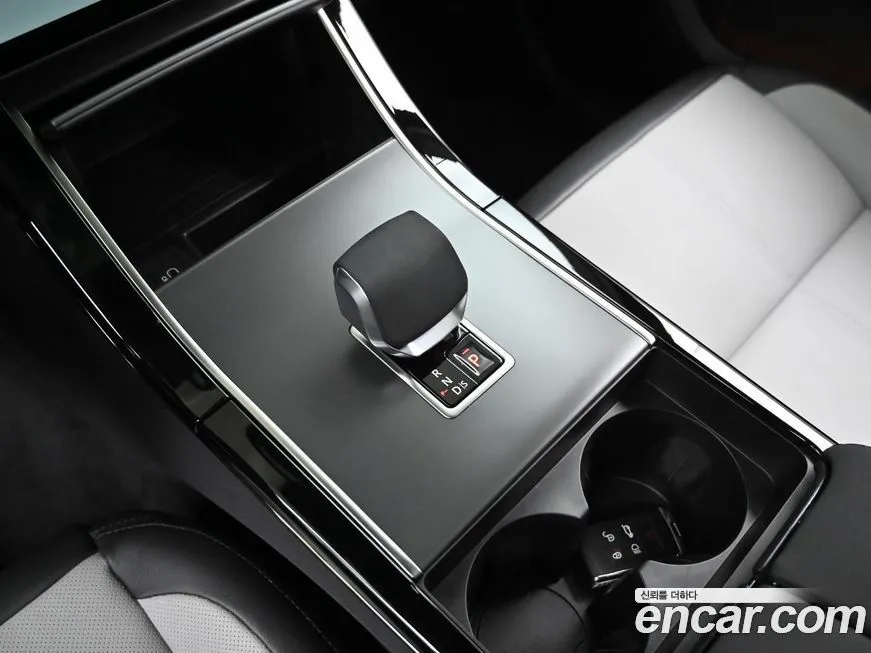 Land Rover Range Rover Velar 2025 из KR, фото 9