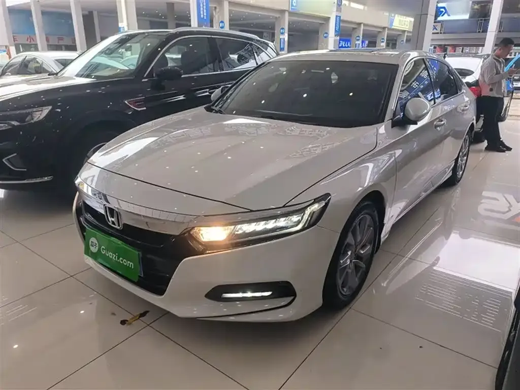 Honda Accord — фото 1