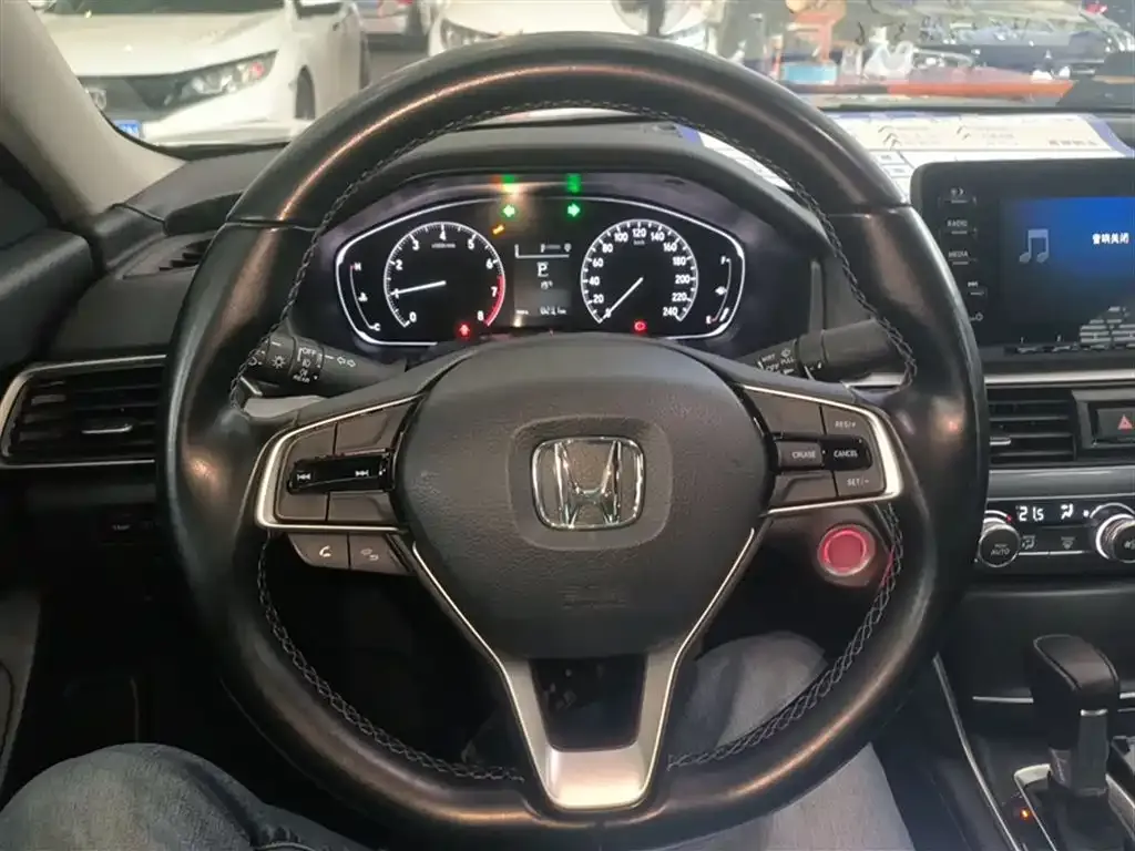 Honda Accord — фото 10