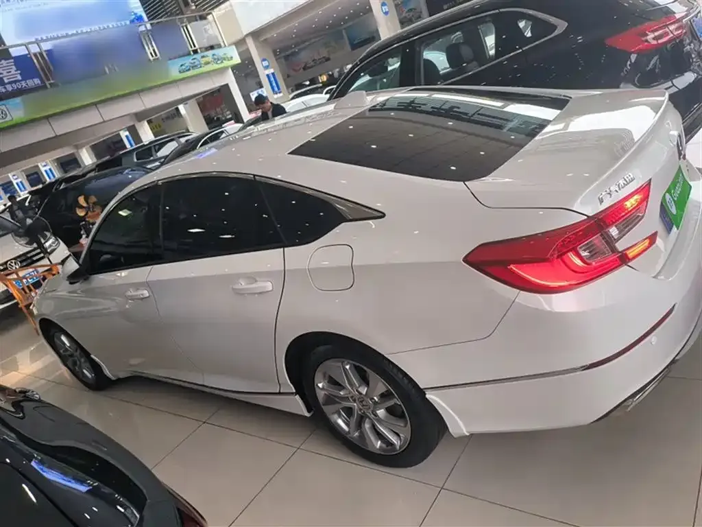 Honda Accord — фото 6