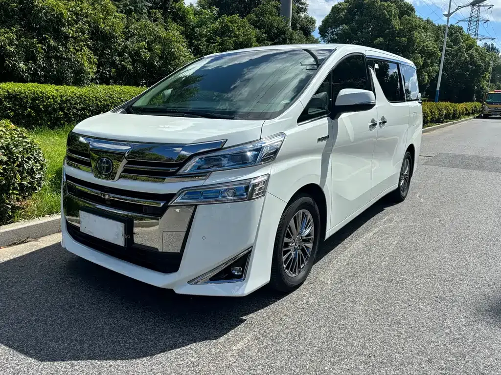 Toyota Vellfire — фото 1