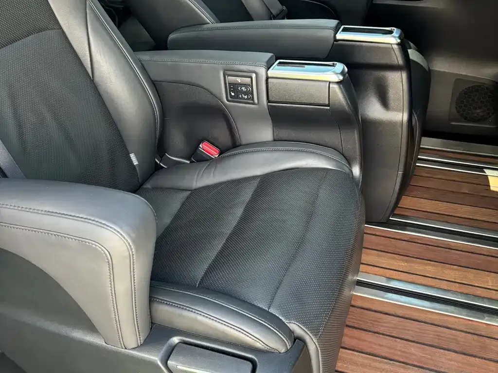 Toyota Vellfire — фото 10