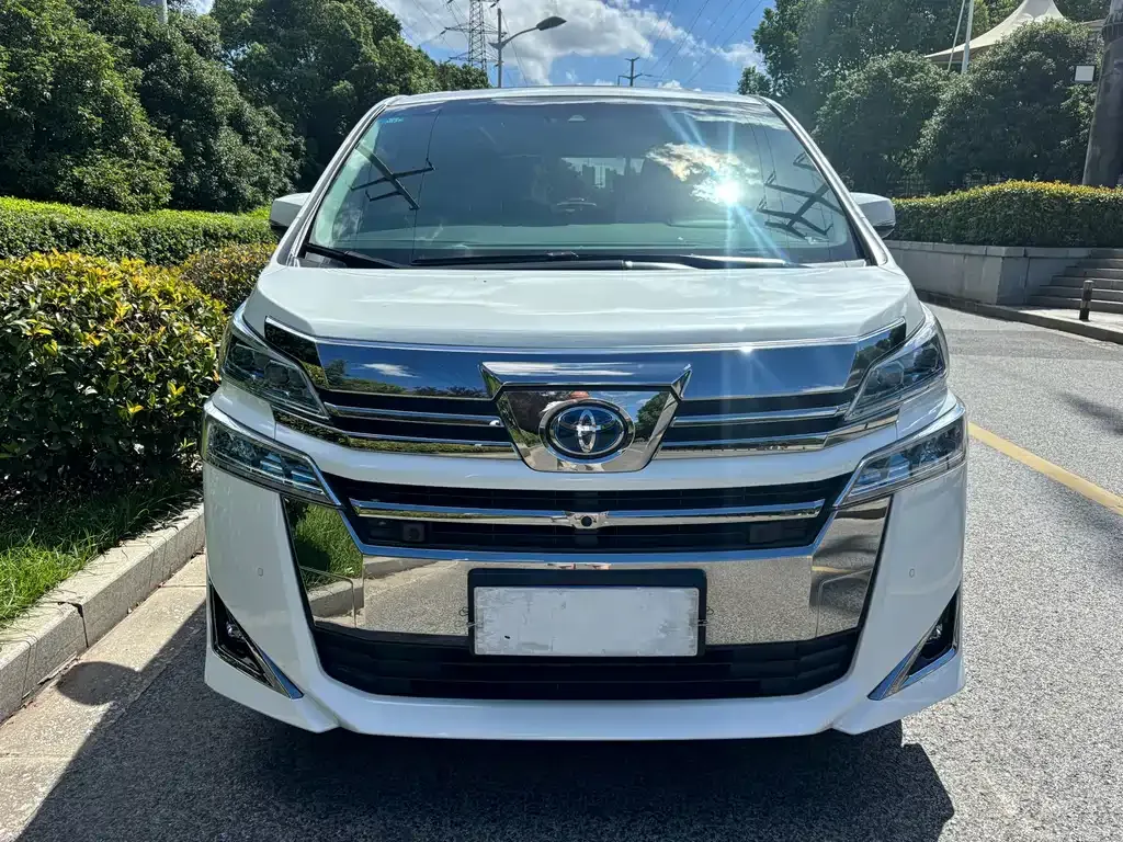 Toyota Vellfire — фото 2