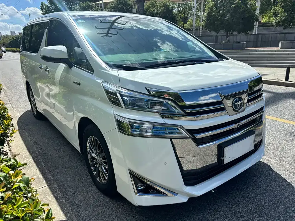 Toyota Vellfire — фото 3