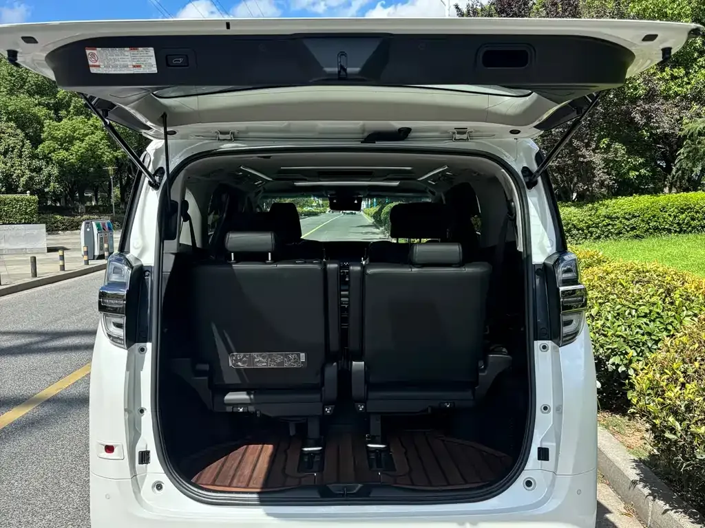 Toyota Vellfire — фото 7
