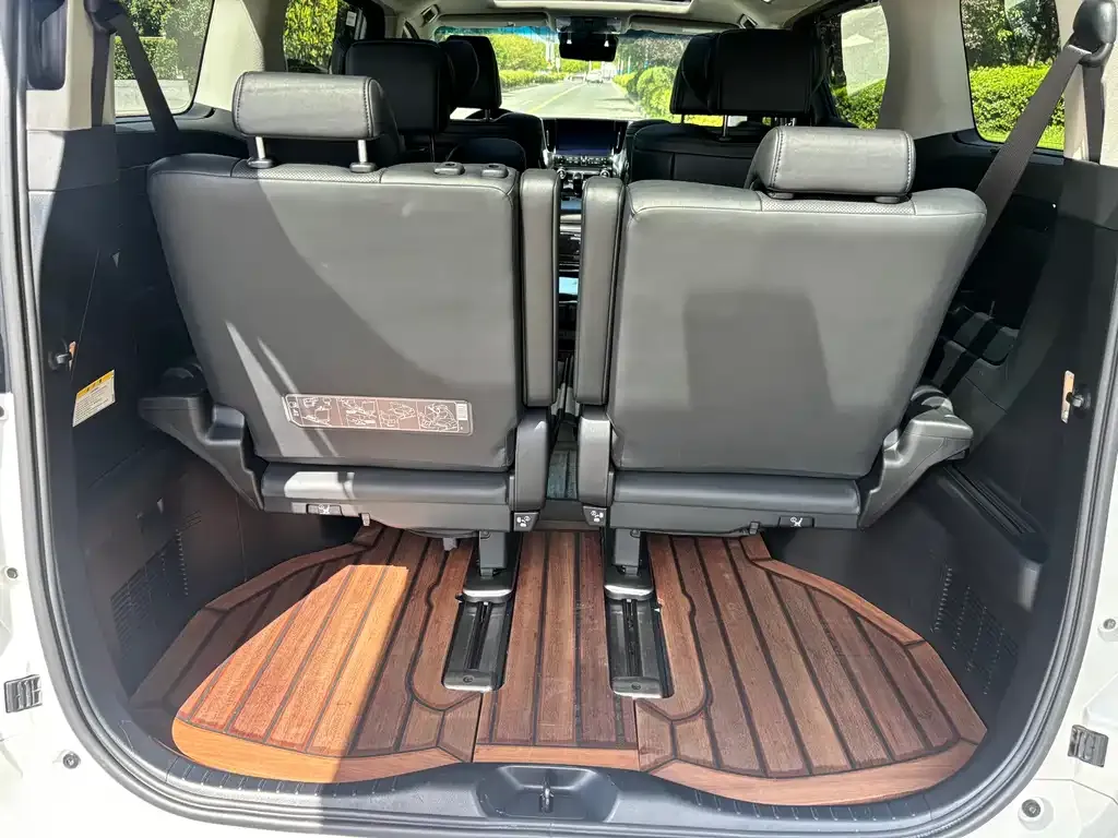 Toyota Vellfire — фото 8