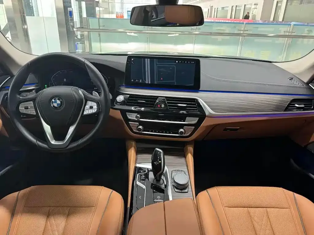 BMW 5 Series — фото 9