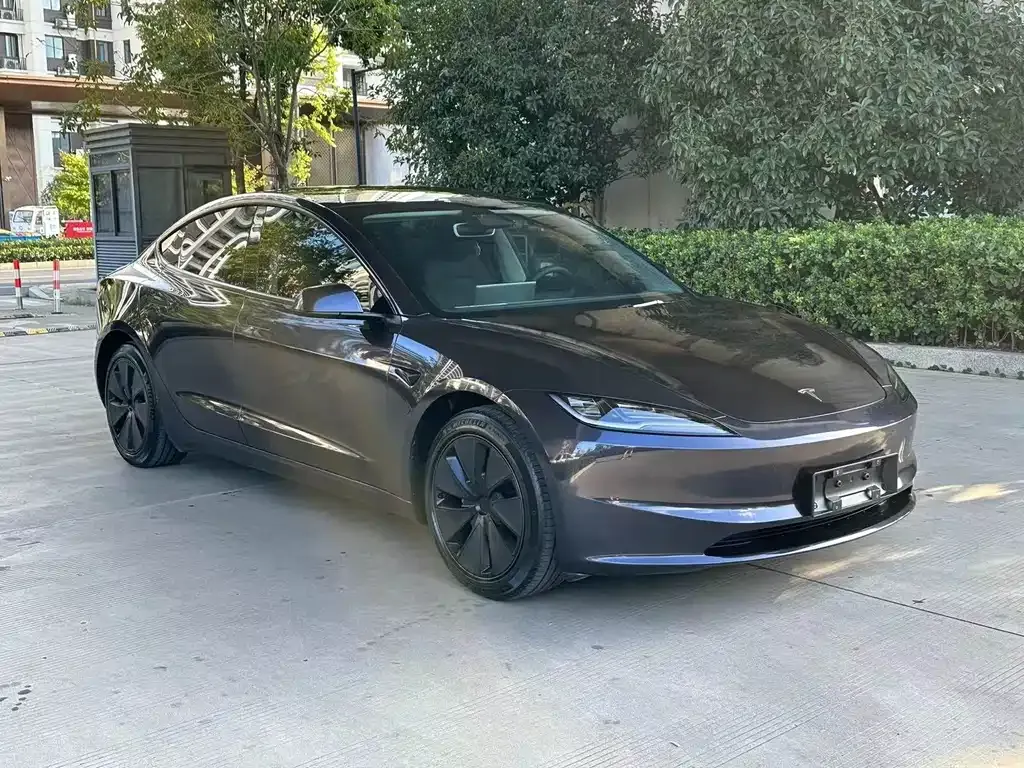 Tesla Model 3 — фото 1