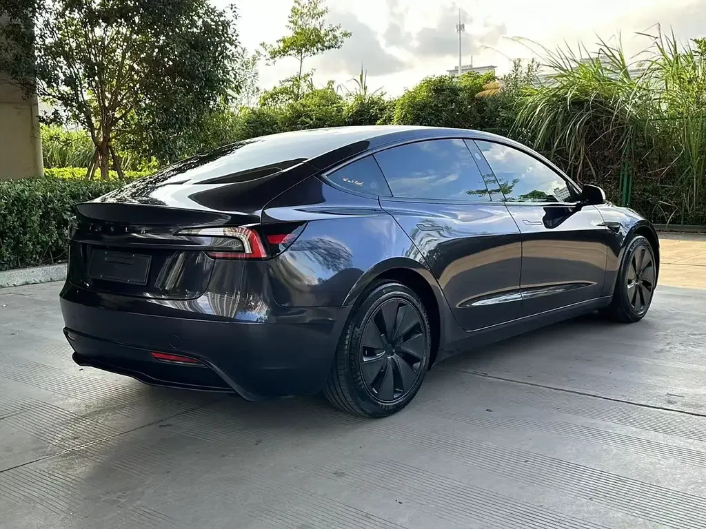 Tesla Model 3 — фото 4