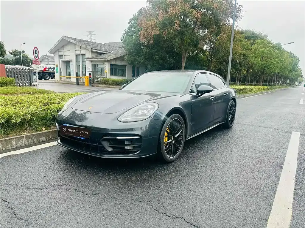 Porsche Panamera — фото 1