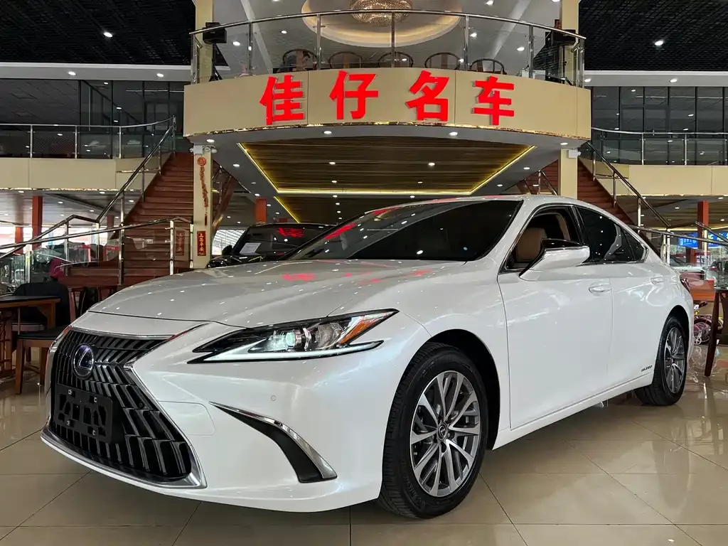 Lexus ES — фото 1