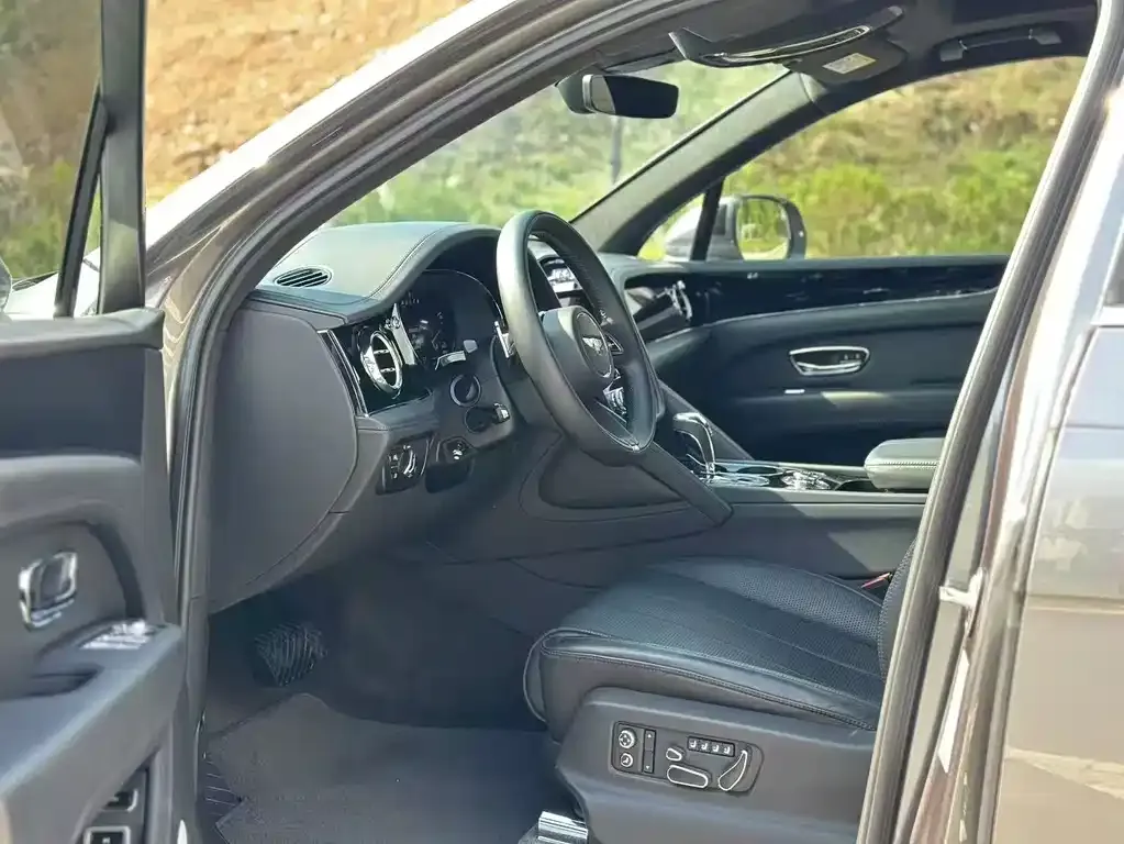 Bentley Bentayga 2021 из CN, фото 5