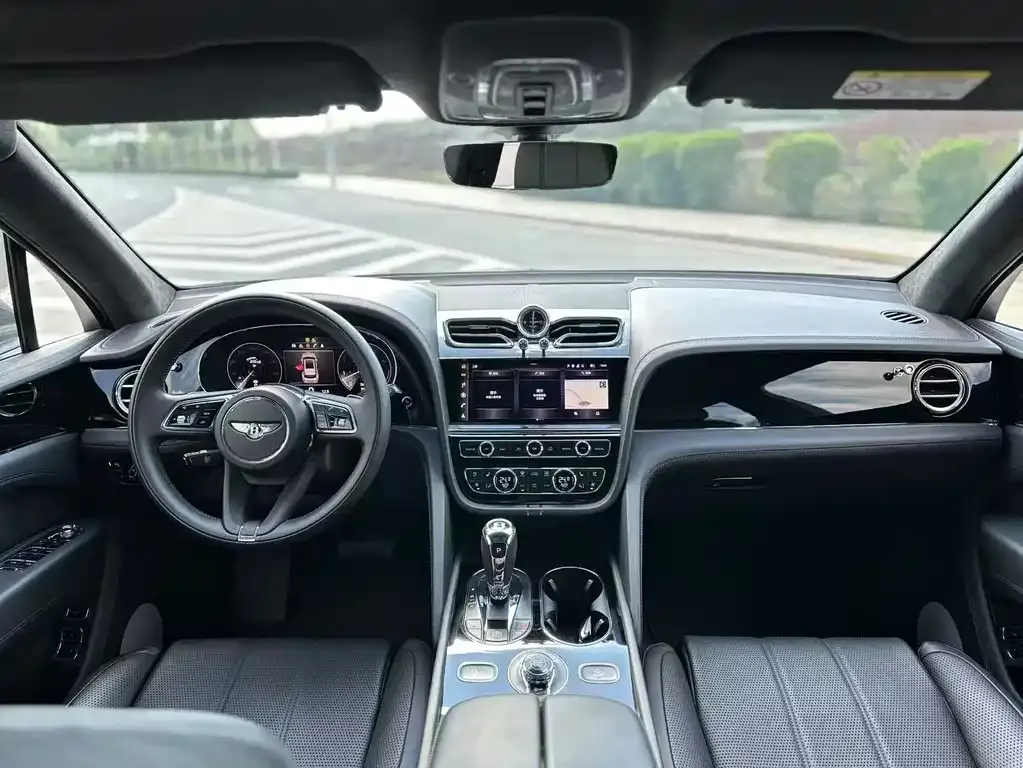 Bentley Bentayga 2021 из CN, фото 7