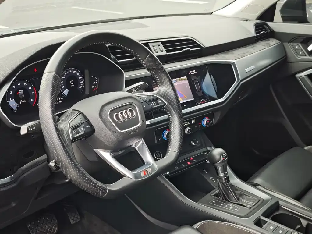 Audi Q3 Sportback — фото 10
