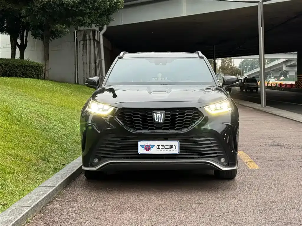 Toyota Crown Kluger 2022 из CN, фото 2