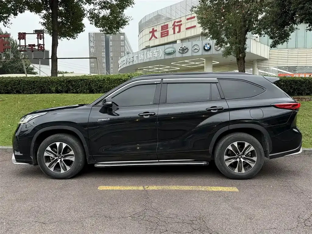 Toyota Crown Kluger 2022 из CN, фото 3