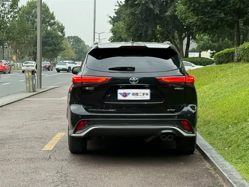 Toyota Crown Kluger 2022 из CN, фото 5