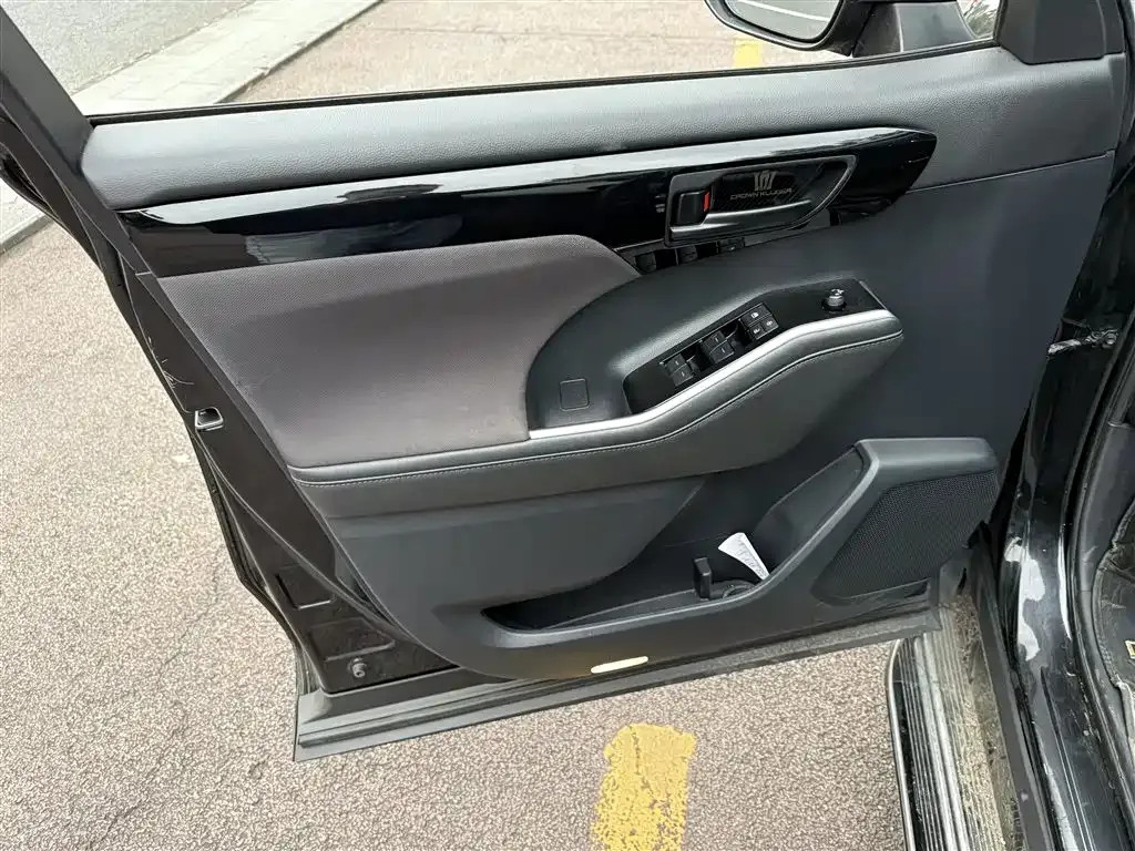 Toyota Crown Kluger 2022 из CN, фото 6