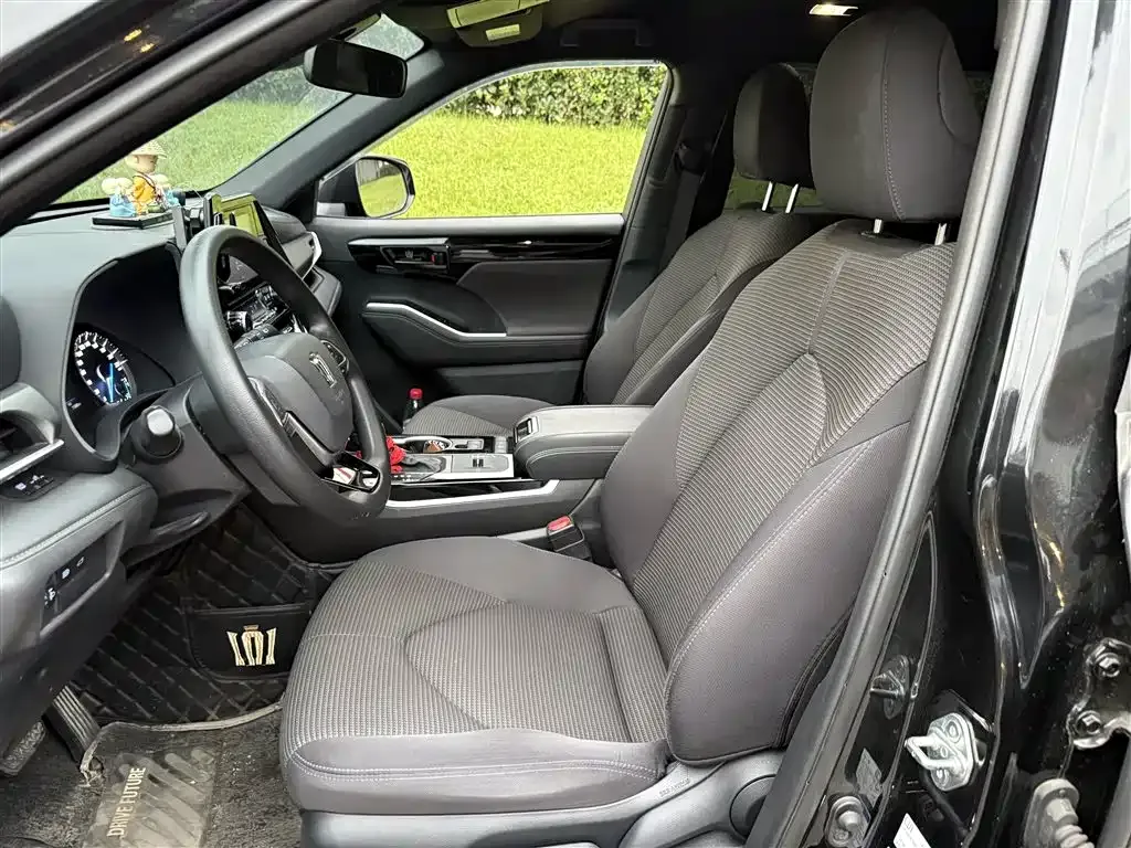 Toyota Crown Kluger 2022 из CN, фото 8