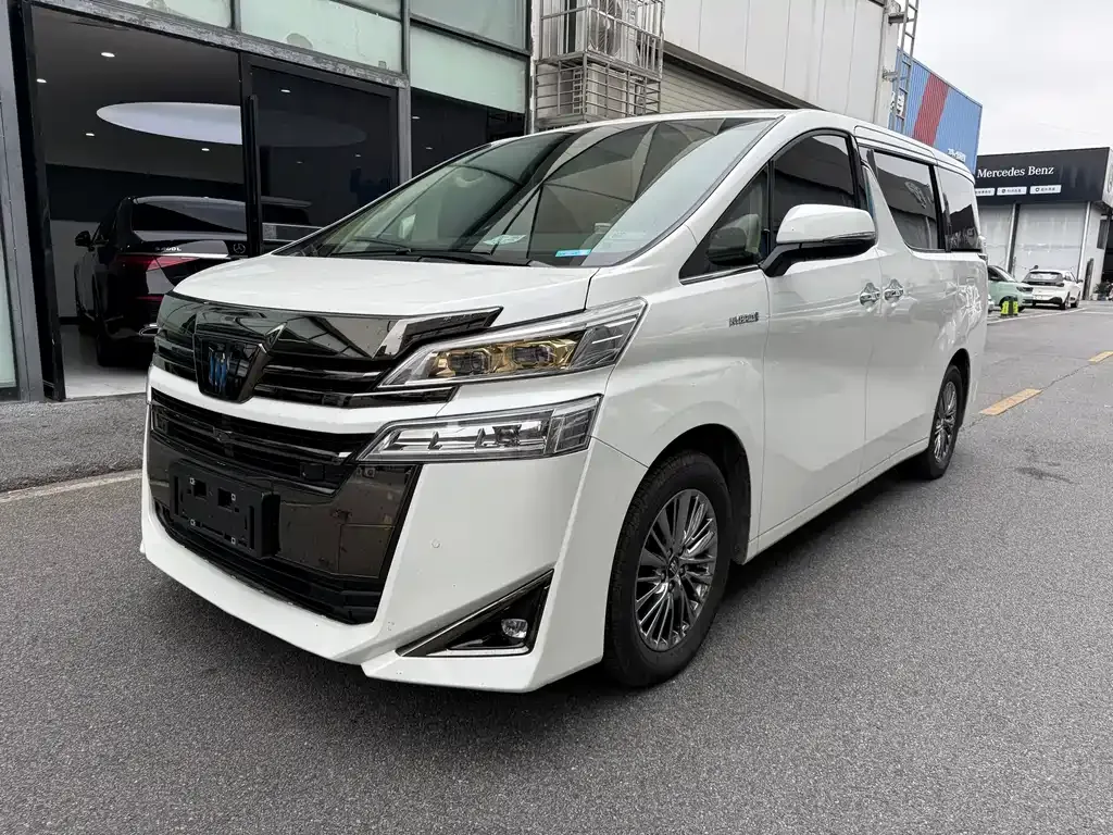 Toyota Vellfire — фото 1
