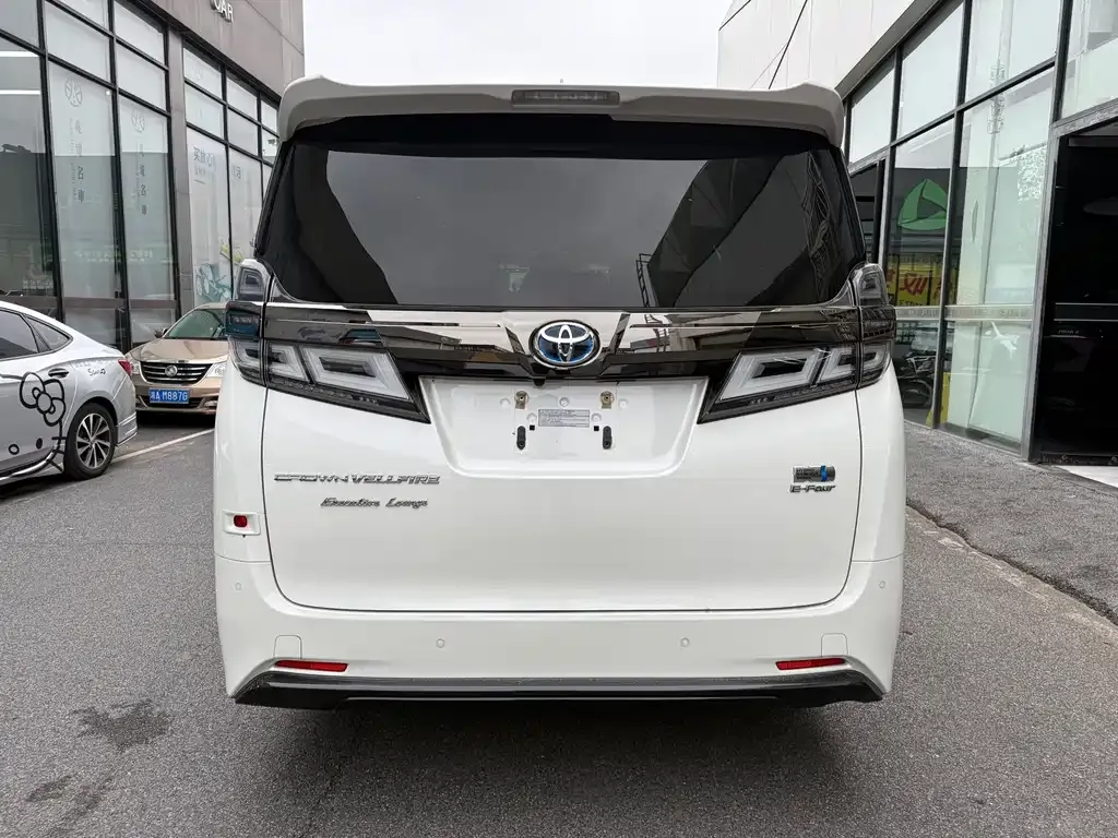 Toyota Vellfire — фото 10