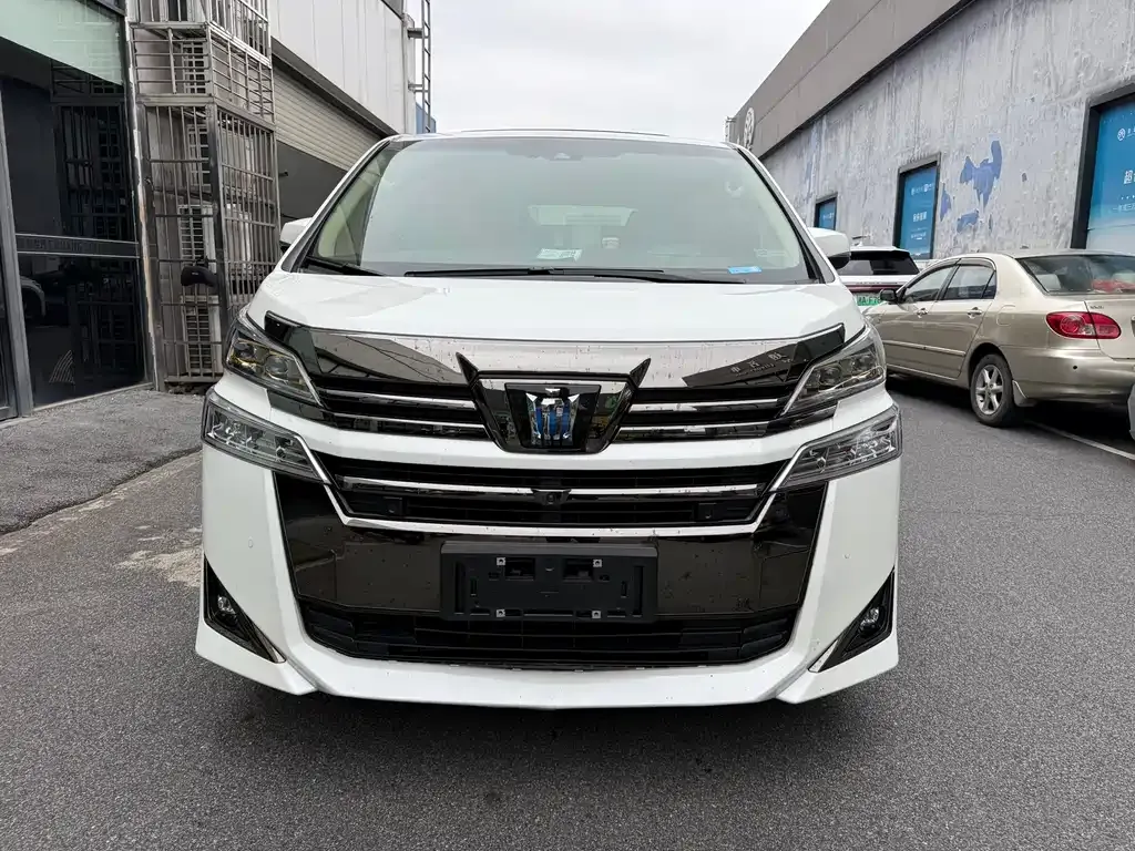 Toyota Vellfire — фото 2