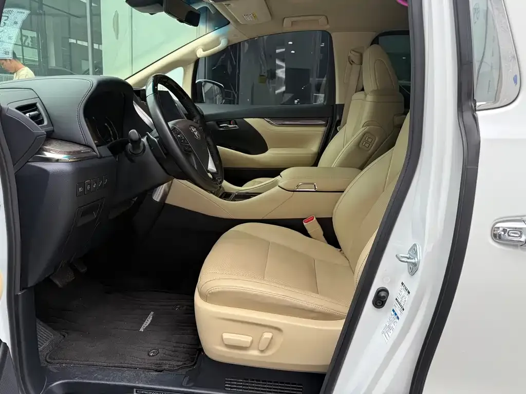 Toyota Vellfire — фото 4