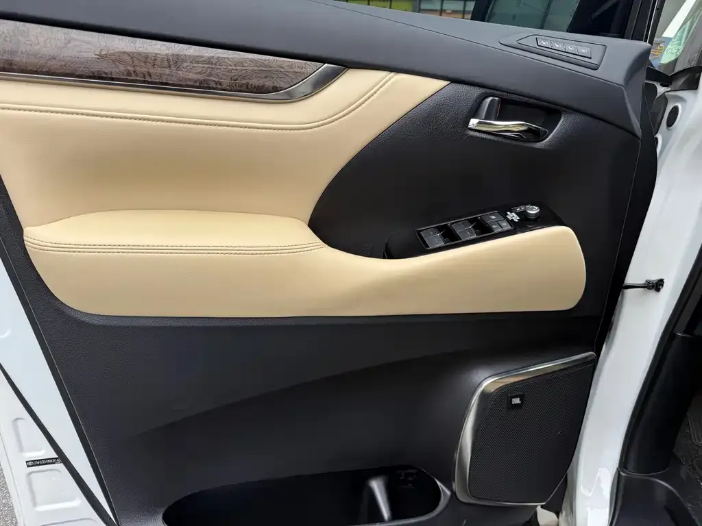 Toyota Vellfire — фото 6
