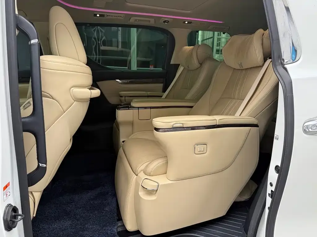Toyota Vellfire — фото 7