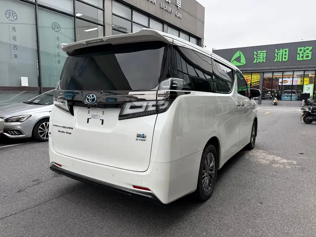 Toyota Vellfire — фото 9