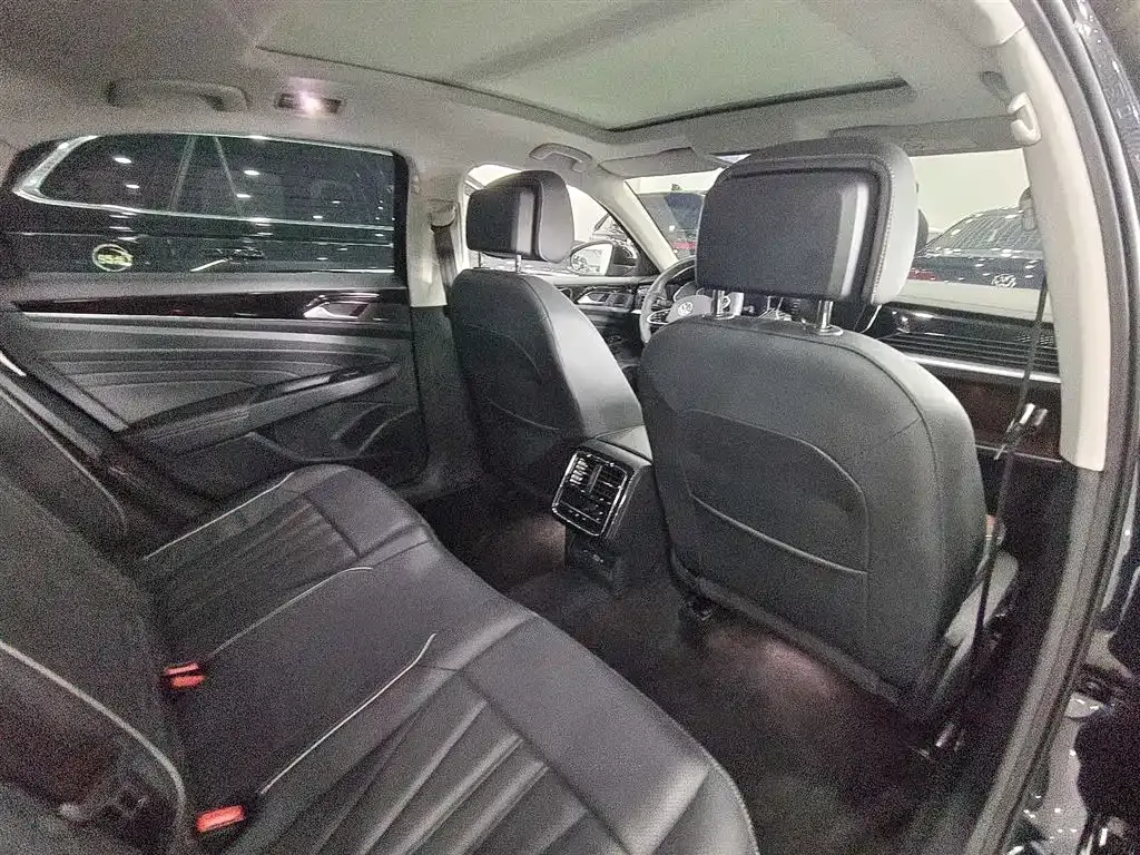 Volkswagen Passat — фото 10