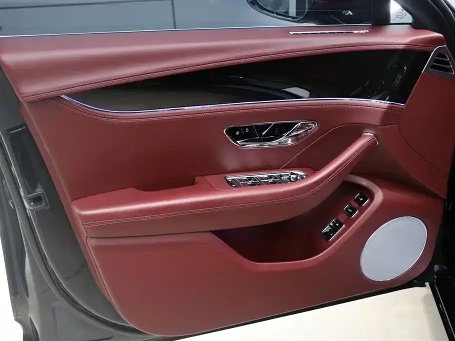 Bentley Flying Spur PHEV 2023 из CN, фото 10