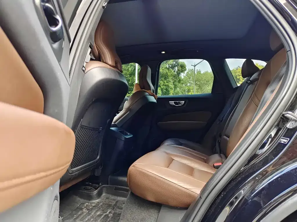 Volvo XC60 2023 из CN, фото 8