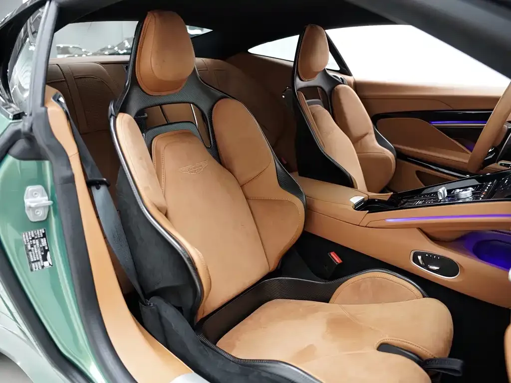 Aston Martin DB12 2024 из CN, фото 9