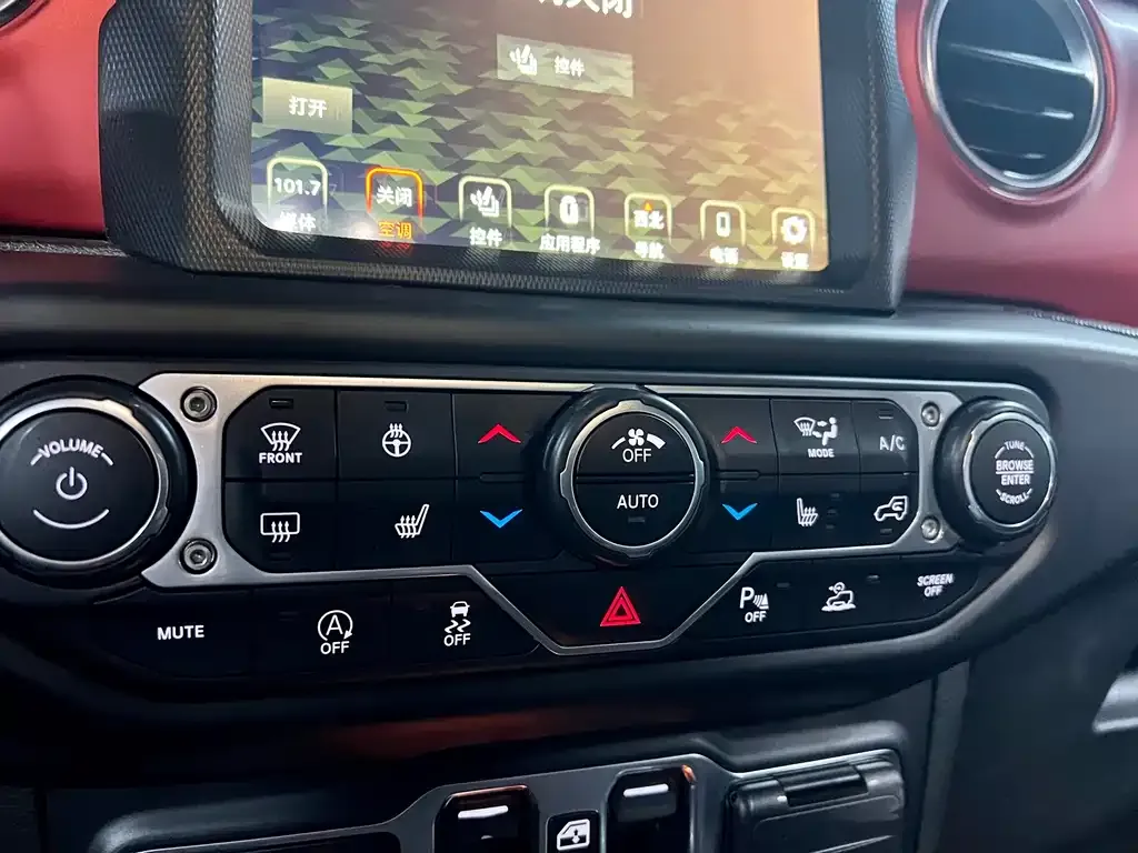 Jeep Wrangler — фото 10
