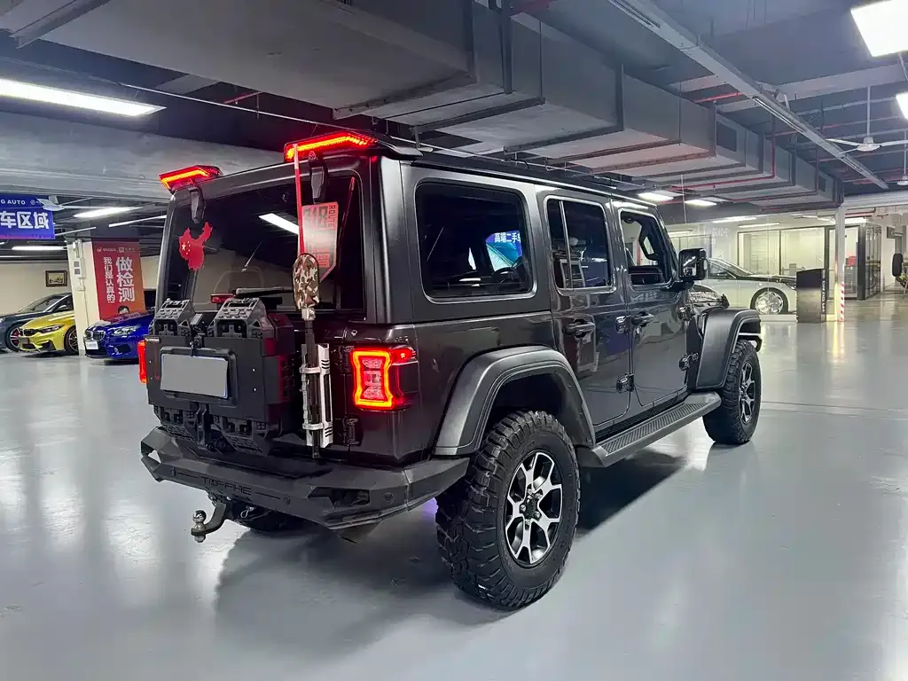 Jeep Wrangler — фото 4